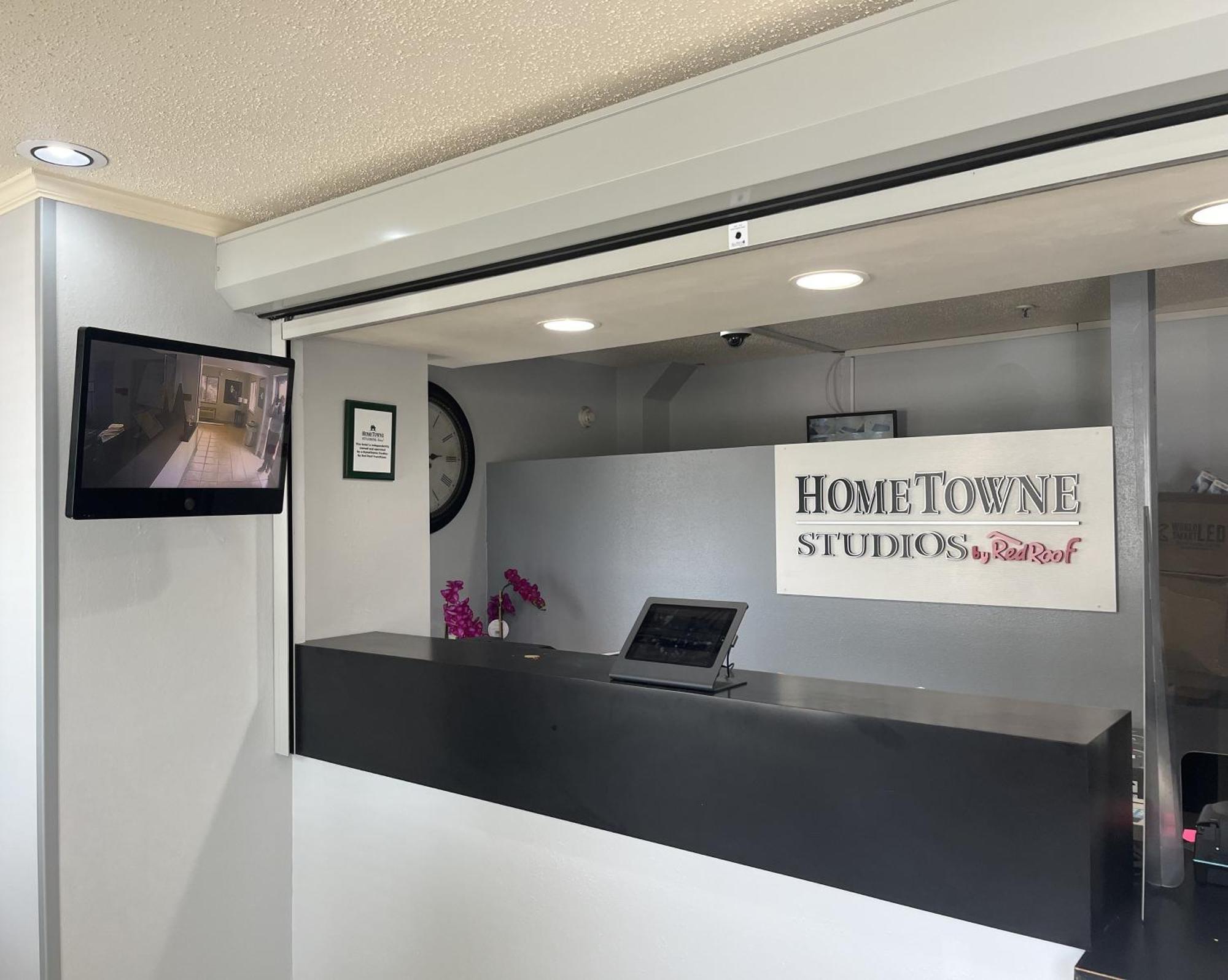 Hometowne Studios And Suites By Red Roof Greensboro Eksteriør bilde