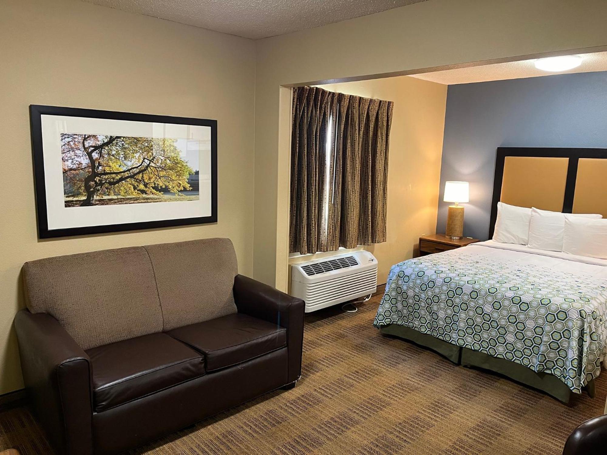 Hometowne Studios And Suites By Red Roof Greensboro Eksteriør bilde
