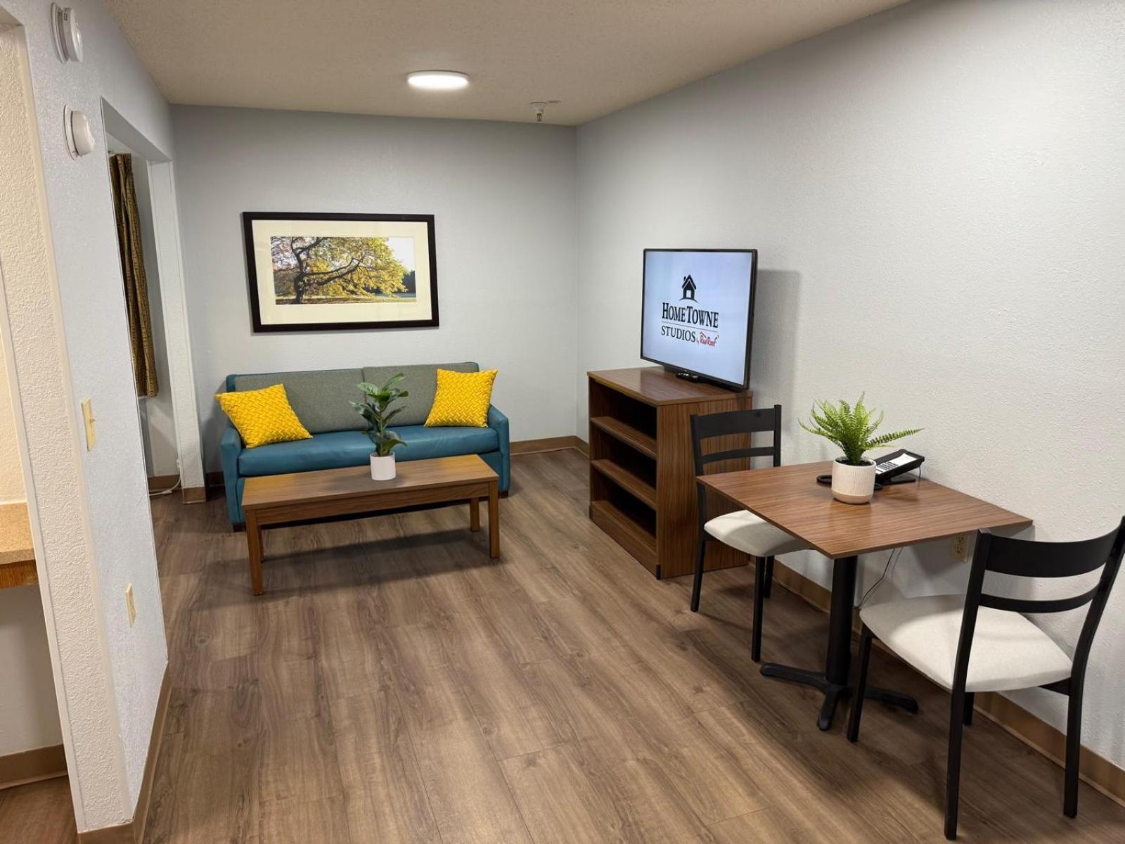 Hometowne Studios And Suites By Red Roof Greensboro Eksteriør bilde