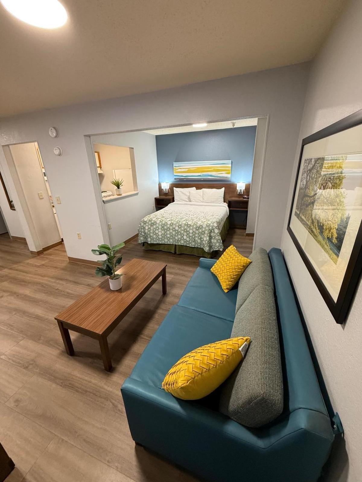 Hometowne Studios And Suites By Red Roof Greensboro Eksteriør bilde