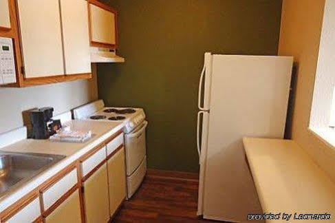 Hometowne Studios And Suites By Red Roof Greensboro Eksteriør bilde